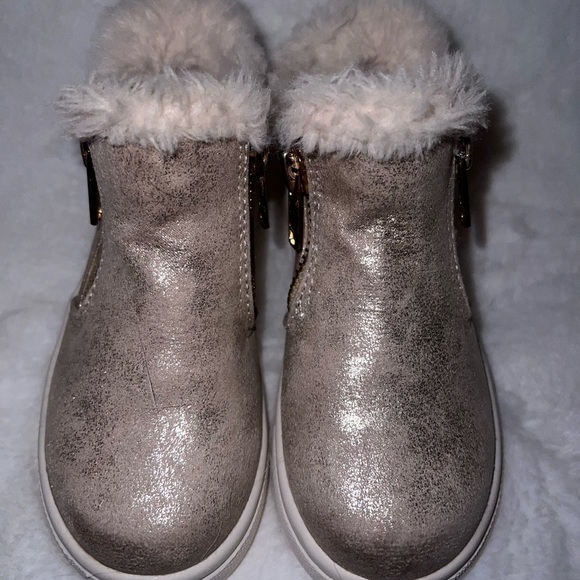 Olive and Edie toddler size 7M cream bootie. - Picture 3 of 6